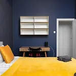 Vila Close *