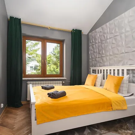 Villa Close- Golden Saska Kepa - Fully Renovated 2025 Warschau