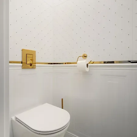 Close- Golden Saska Kepa - Fully Renovated 2025 Villa Warschau