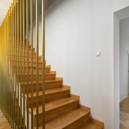 Close- Golden Saska Kepa - Fully Renovated 2025 Villa