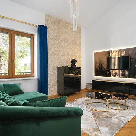 Close- Golden Saska Kepa - Fully Renovated 2025