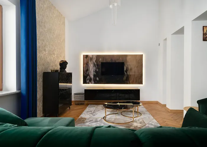 Close- Golden Saska Kepa - Fully Renovated 2025