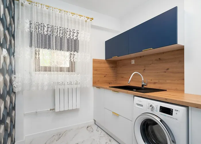 Close- Golden Saska Kepa - Fully Renovated 2025 *