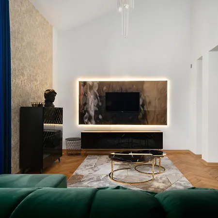 Close- Golden Saska Kepa - Fully Renovated 2025