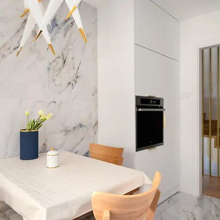 Close- Golden Saska Kepa - Fully Renovated 2025 Warsaw