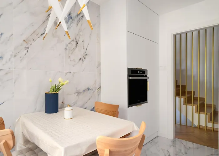 Close- Golden Saska Kepa - Fully Renovated 2025 ורשה